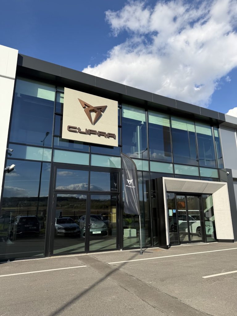 CUPRA Poissy – Car Lovers