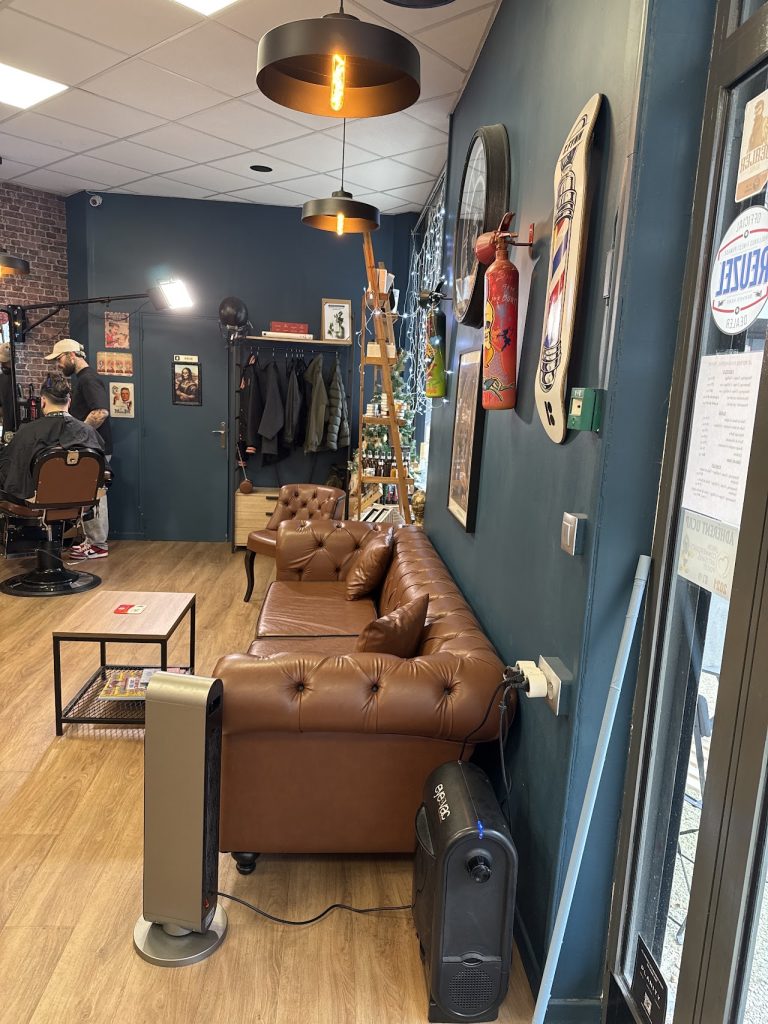 LE REPÈRE DU BARBIER