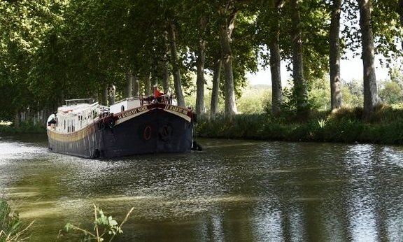 Abandoned Barges Block Seine in North Yvelines