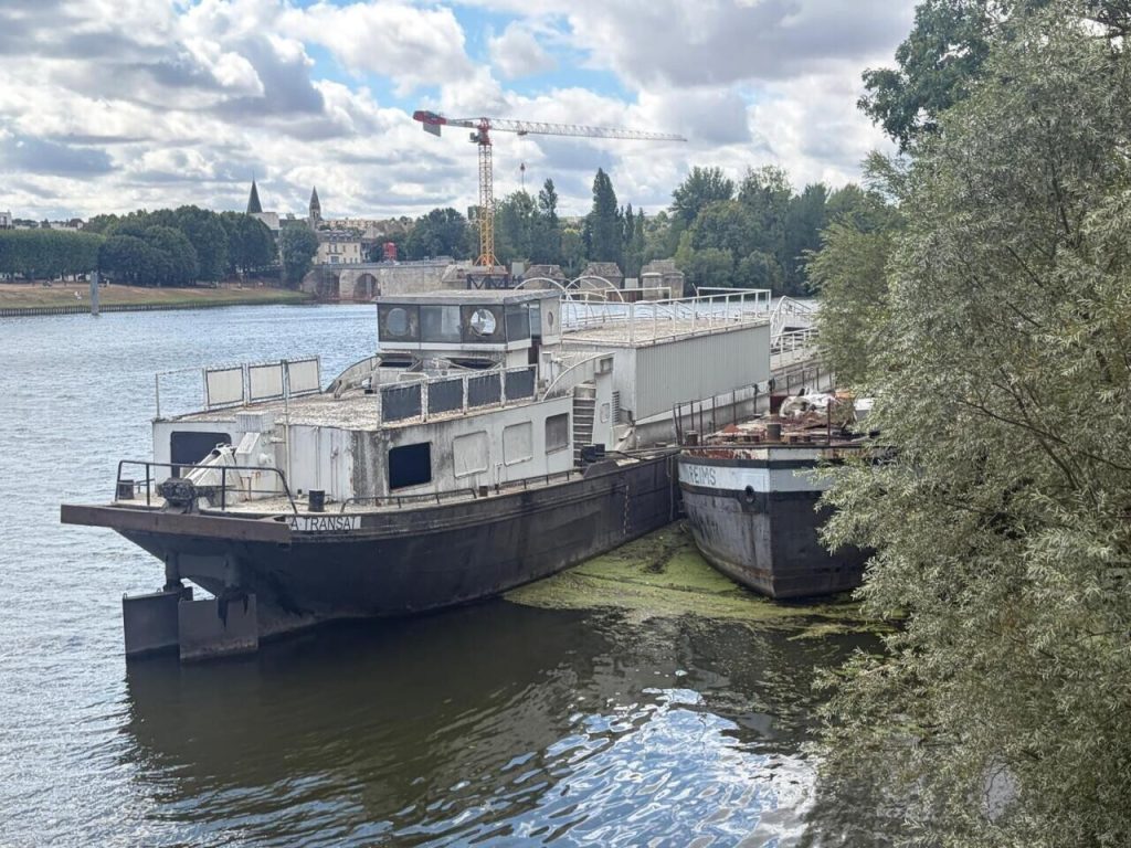 Abandoned Barges on Seine Raise Safety Concerns