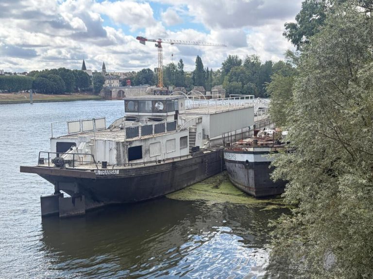 Abandoned Barges on Seine Raise Safety Concerns