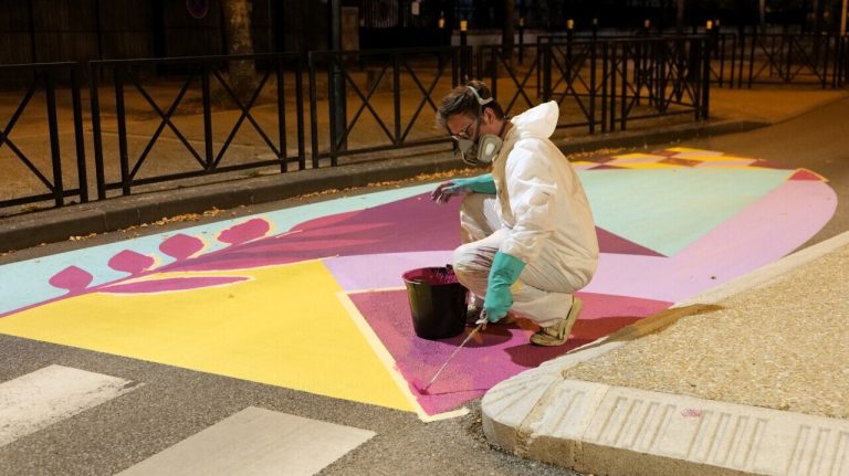 Colorful Frescoes Slow Cars Near Yvelines Schools