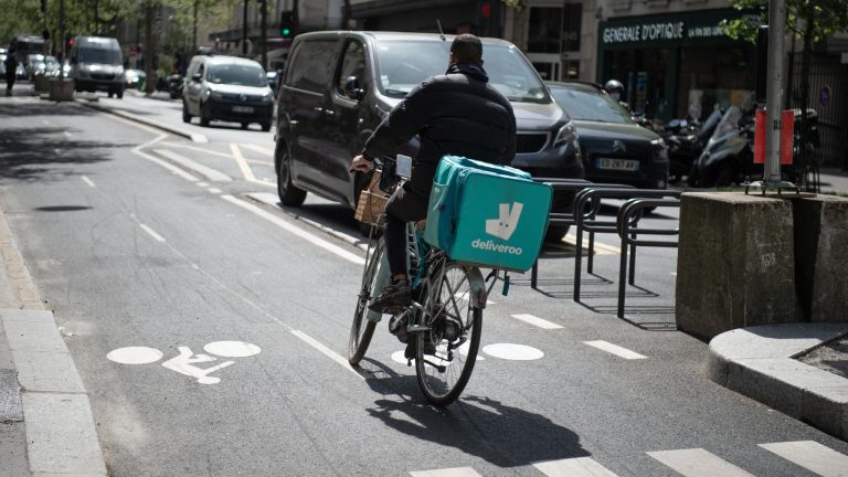 Cyclist stabbed in neck by driver in central Paris