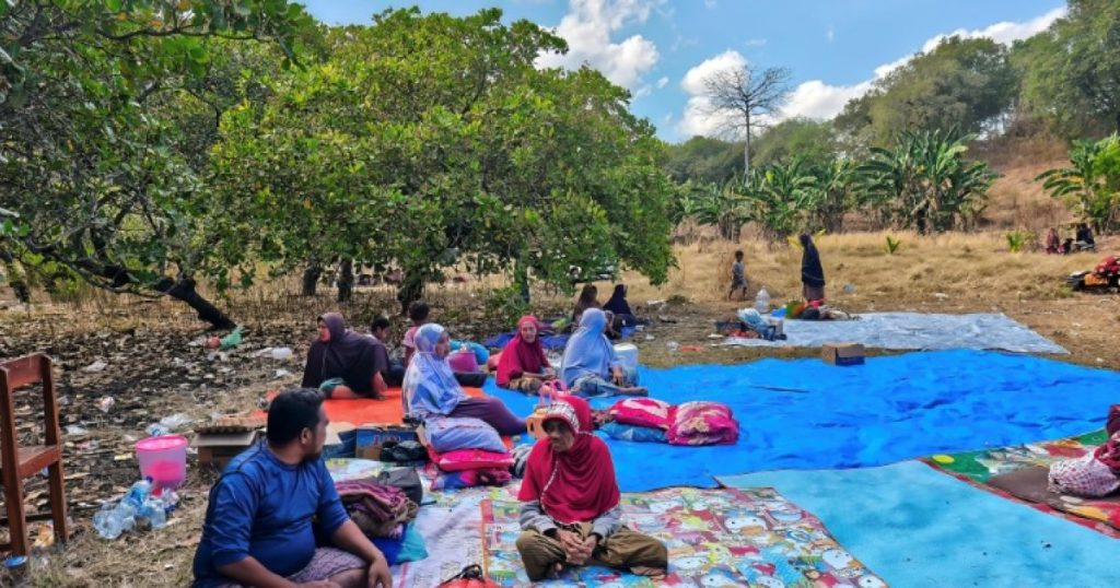 Indonesia Quake: Thousands Evacuated Await Aid