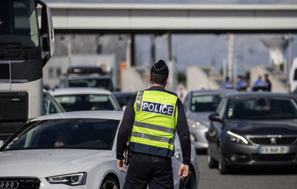French Police Use Aircraft to Catch Tailgaters