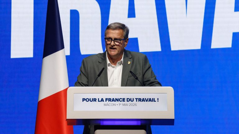 French 2027 Race: Aliot Says Le Pen Has 400 Signatures