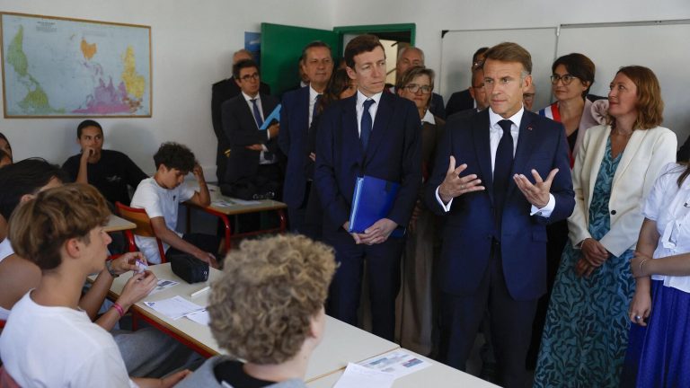 Macron Defends Phone Ban to Skeptical Students