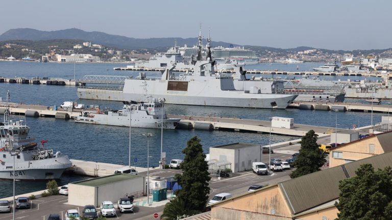 Toulon Tests Surveillance Blimp Over Naval Base